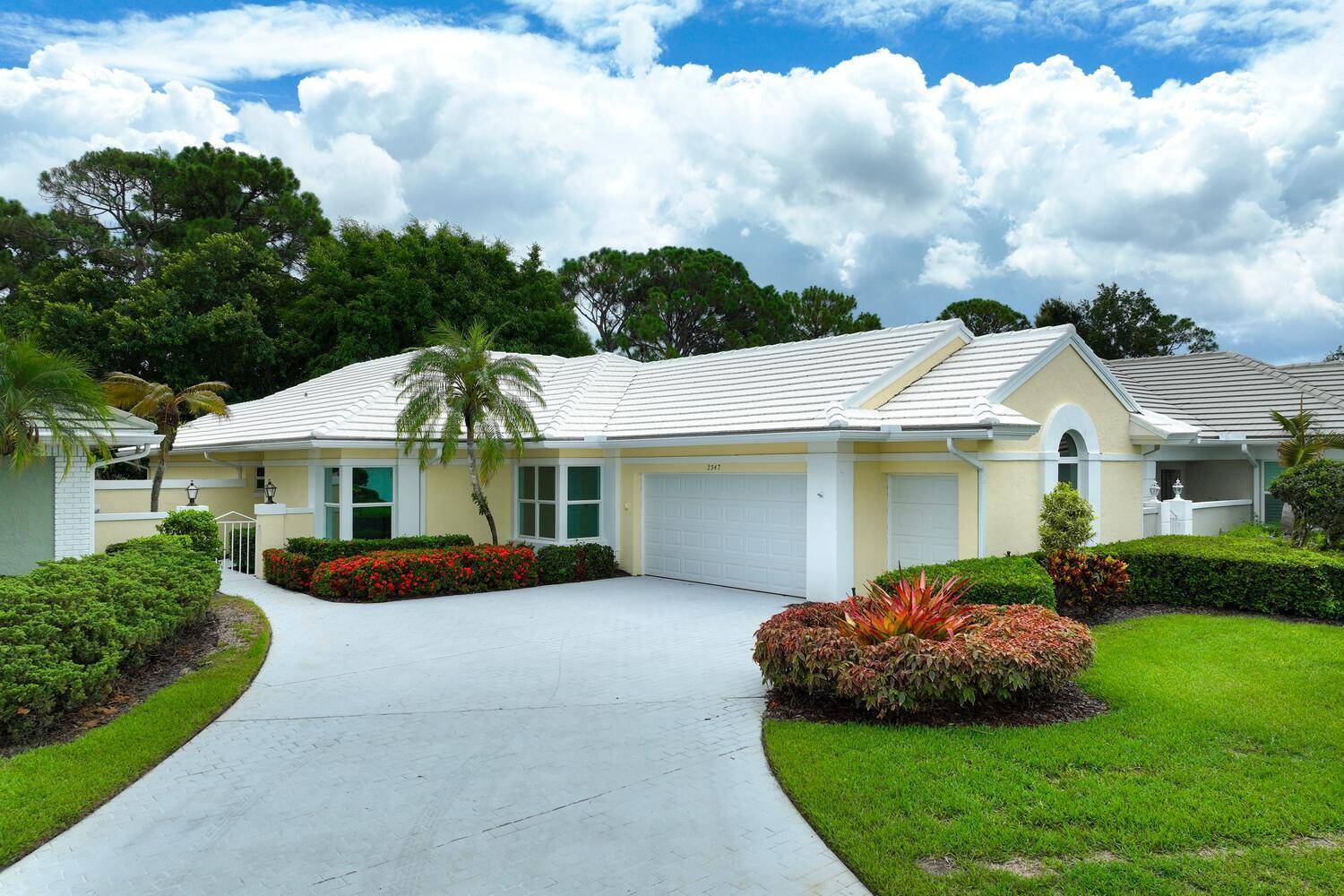 This home in Monarch Country Club is located on the 15th fairway of the Arnold Palmer Championship Golf Course, offering beautiful views from the living room.