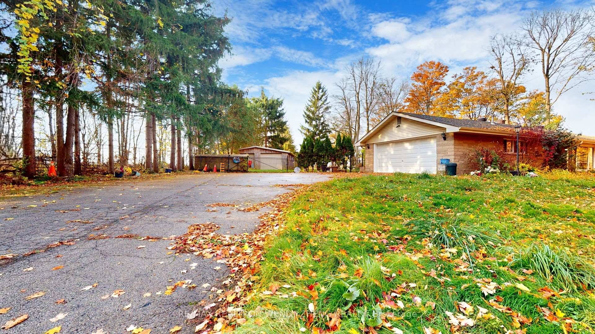 One Room only just minutes from the airport and major highways.
