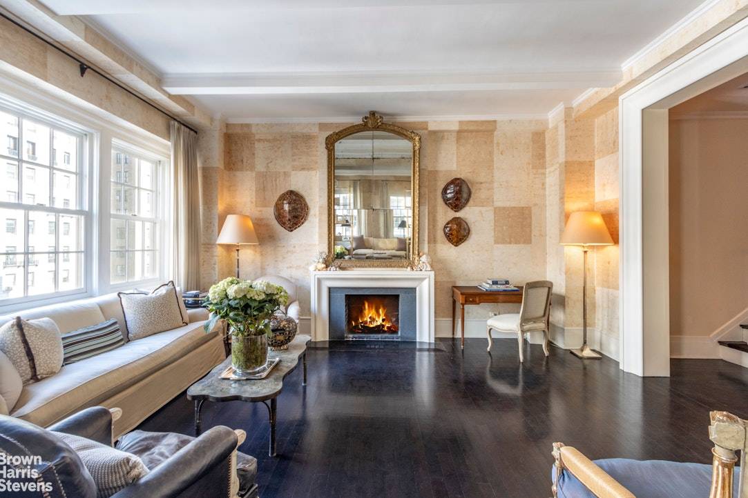 PARK AVENUE FACING 8 ROOM IN MOVE IN CONDITION !