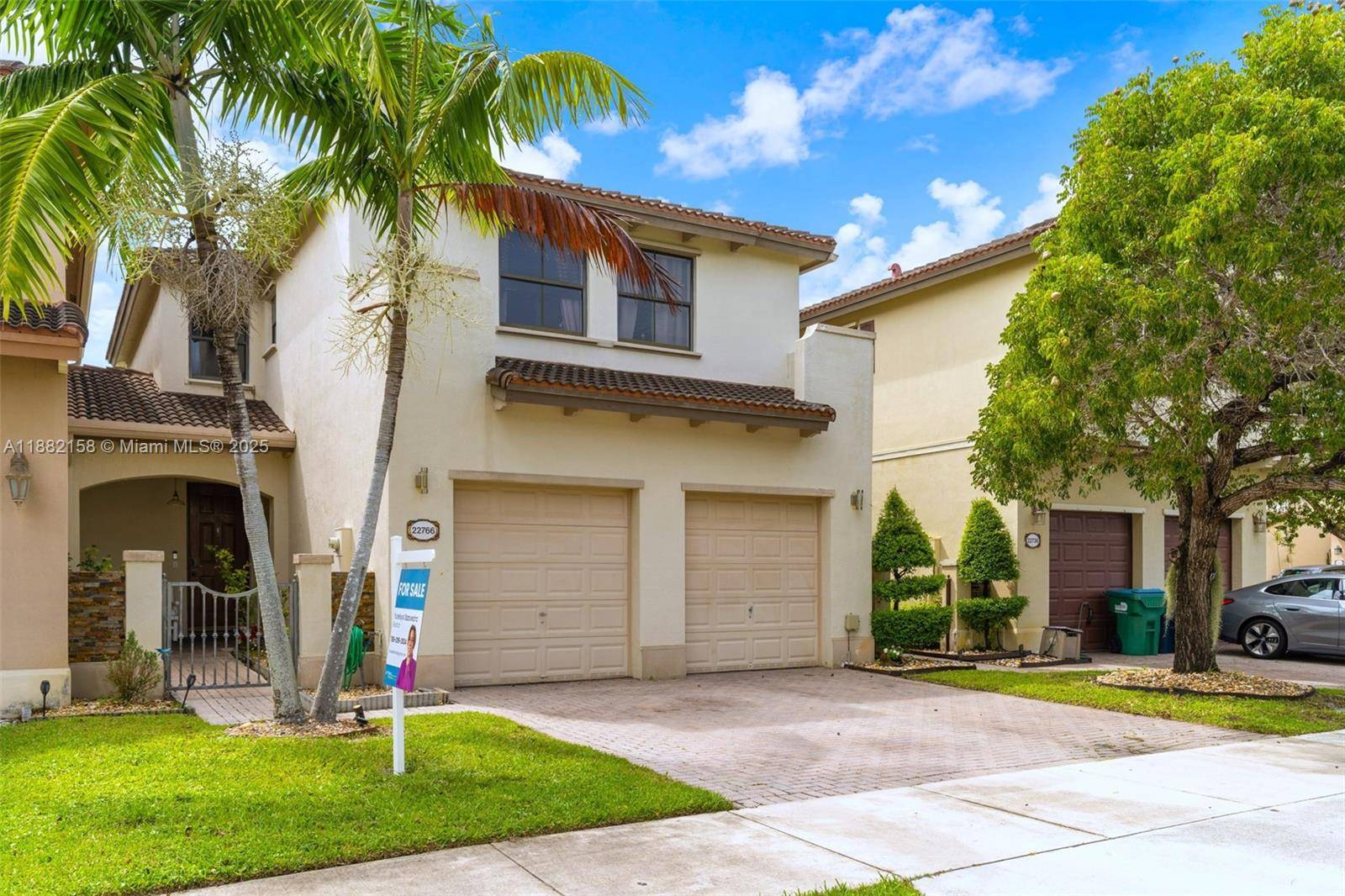 ENJOY FLORIDA LIVING IN THIS BEAUTIFULLY MAINTAINED 4 BEDROOM, 2 1 2 BATHROOM TOWNHOUSE LOCATED INSIDE TRELLIS AT BAYSHORE COMMUNITY IN THE SHORES AT BAYSHORE.