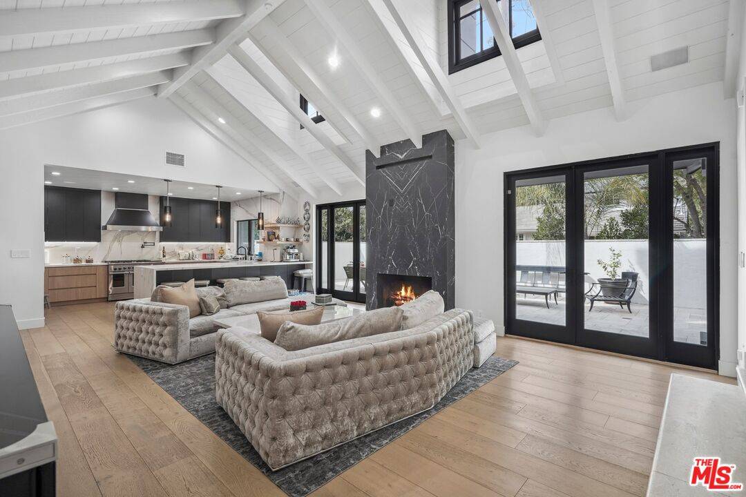 2650 Hutton Dr 7.0 Beverly Hills Post Office | B.H.P.O. LA