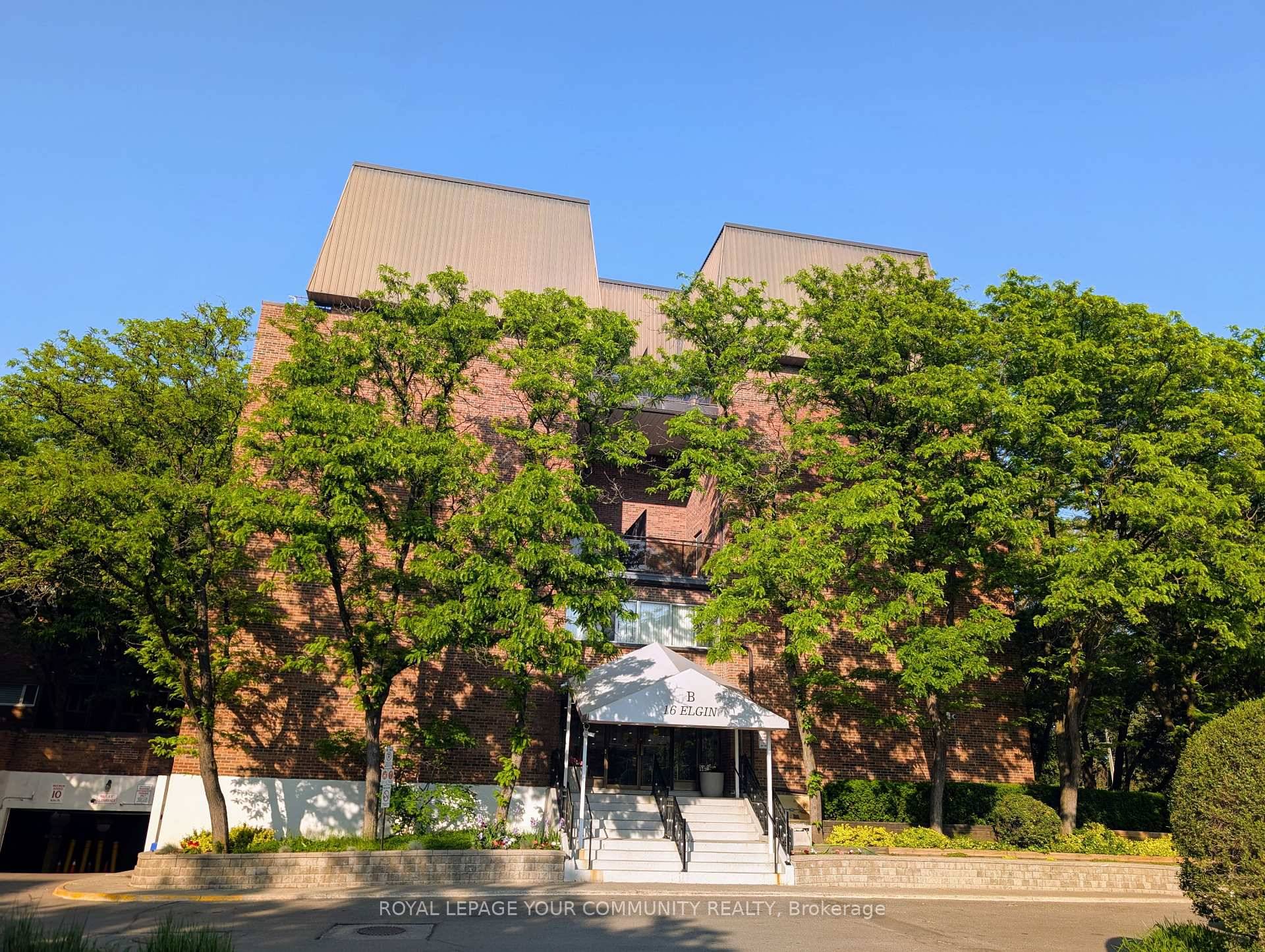 Welcome to 16 Elgin St, Unit 254, a unique 2 storey condo offering the feel of townhouse style living in the heart of Old Thornhill !