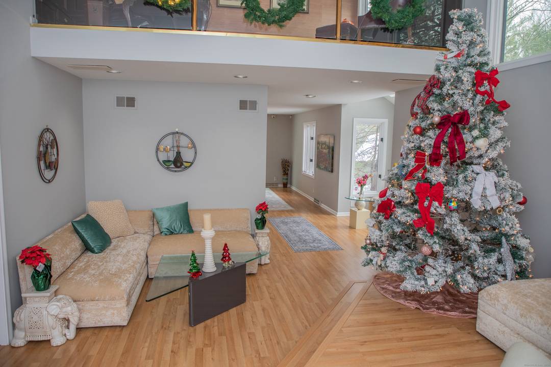 Comfortable, stylish living in this beautifully updated townhouse.