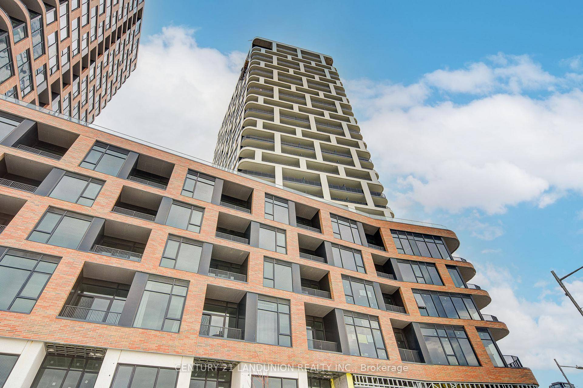 Brand new never lived unit in the luxurious Gallery Tower.