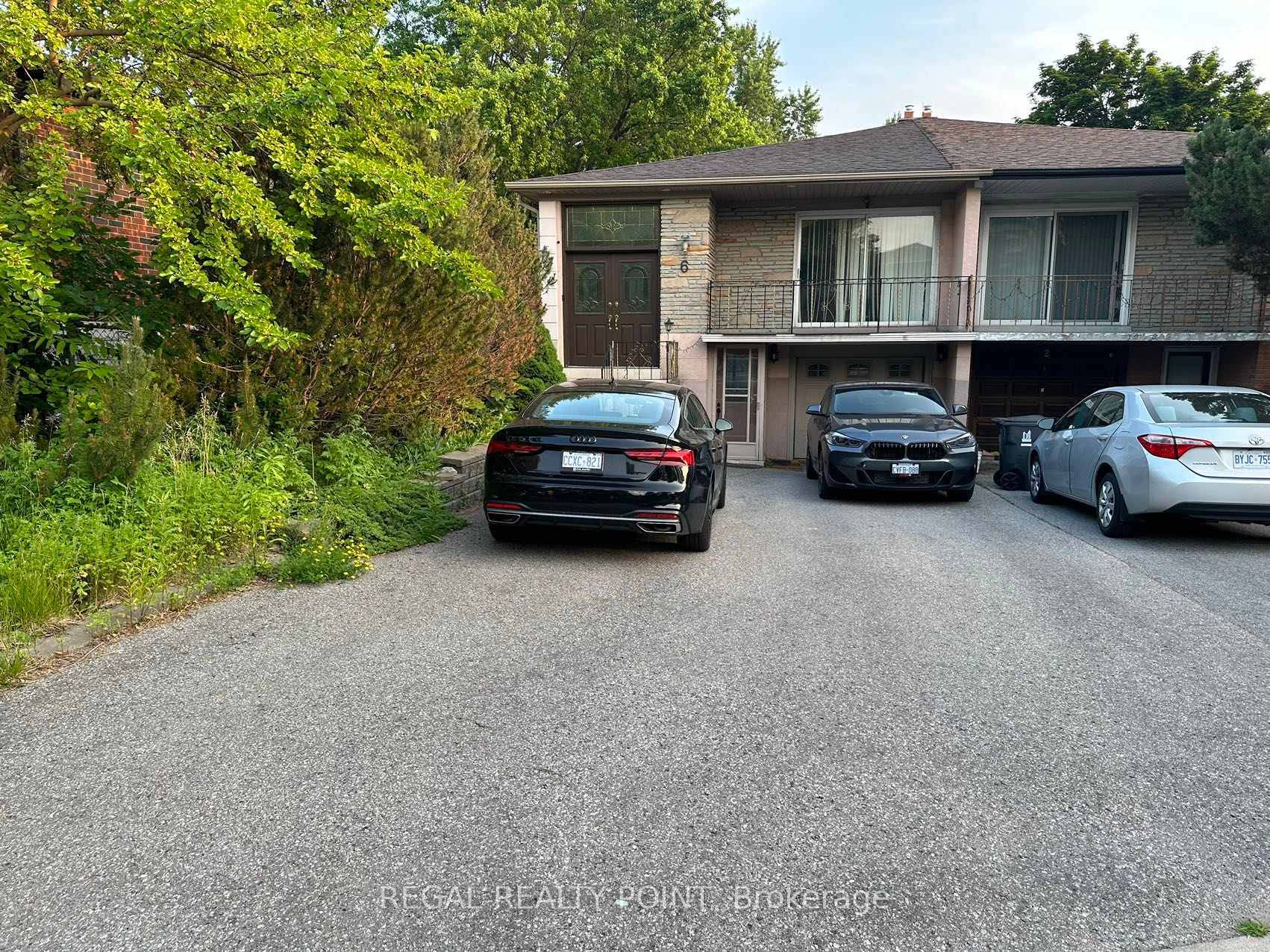 Absolutely Gorgeous 2Bdr amp ; 1 Bath On The Lower Level Of A Semi Detached.