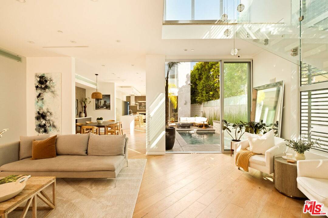 936   Milwood Ave 3BR Marina Del Rey La