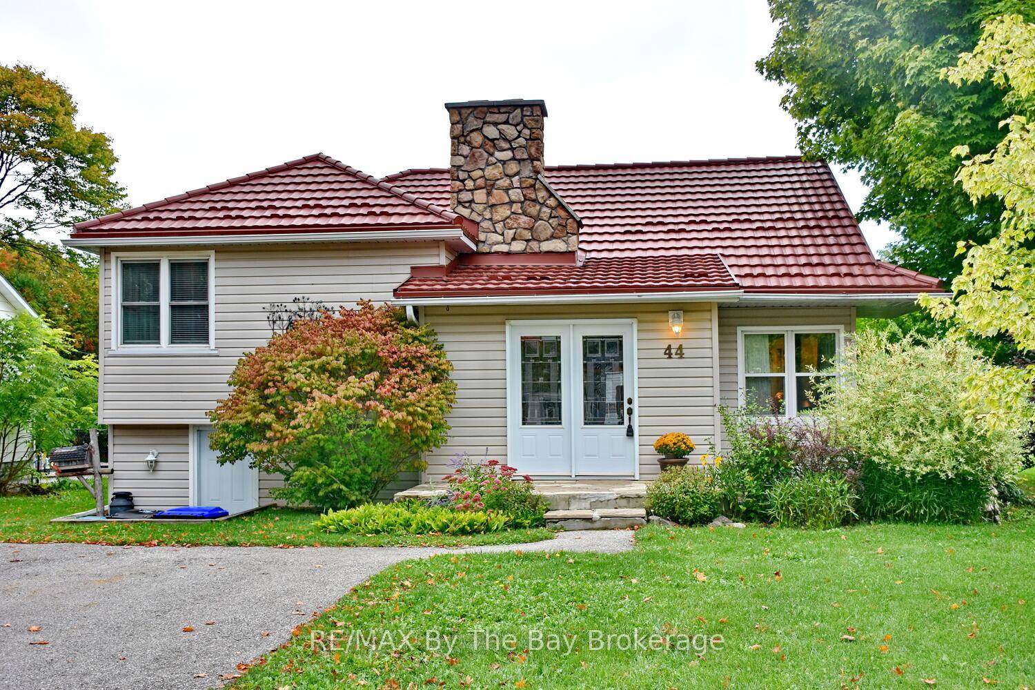 Charming 4 Bedroom Home in the Heart of Elmvale.