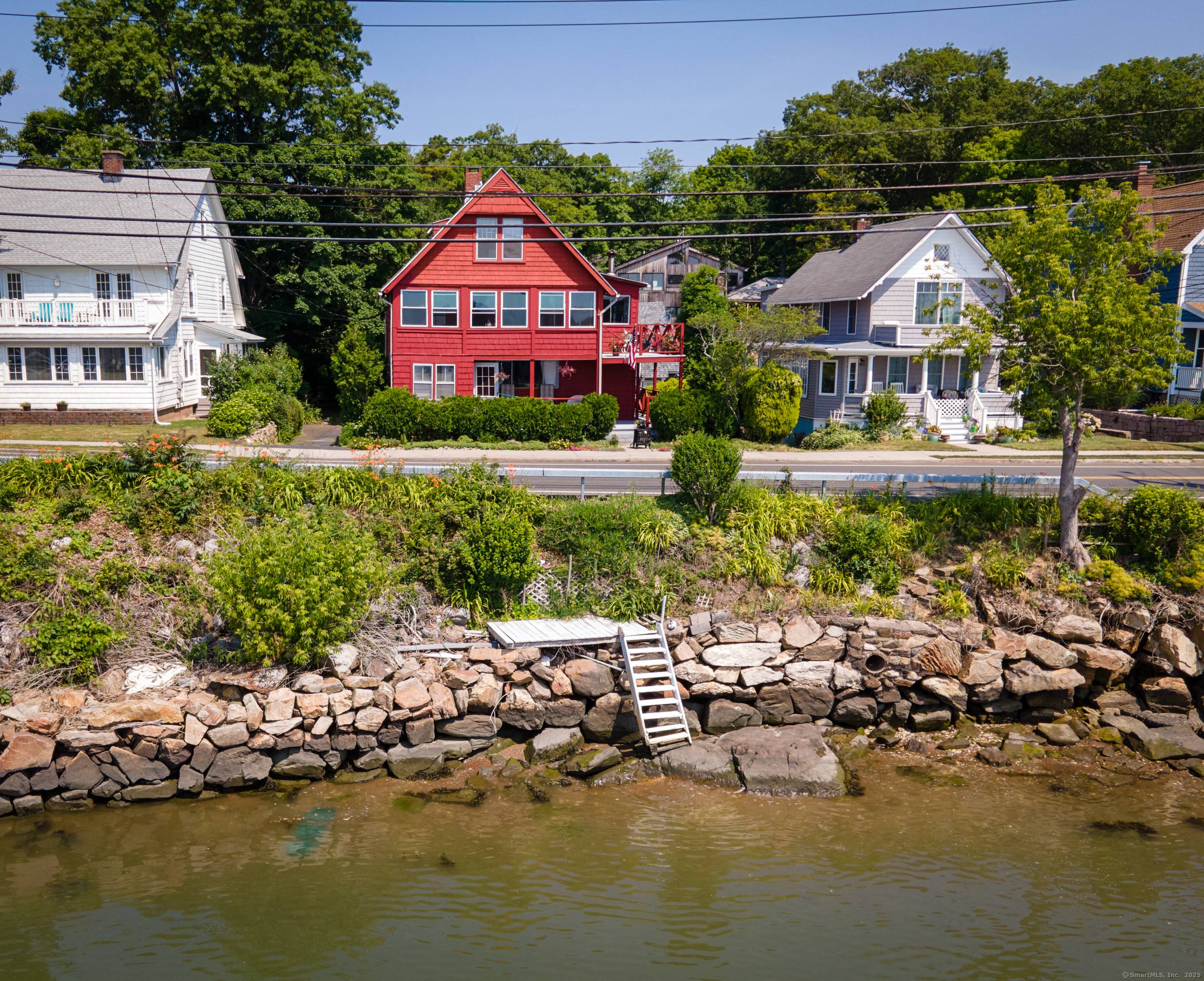 Live on permanent vacation in historic Victoria turn of the century beach cottage with all the modern conveniences.
