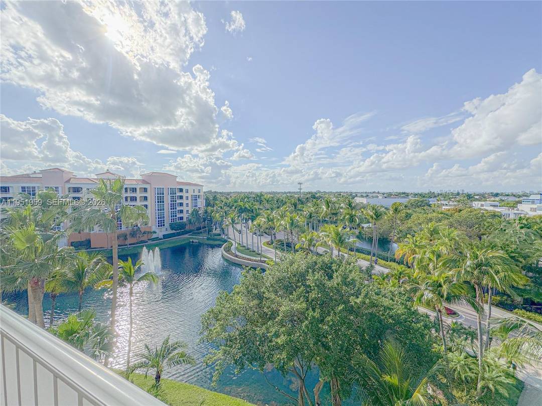 Beautiful Penthouse ! ! Experience the ultimate in island resort living at the prestigious Ocean Club in Key Biscayne.