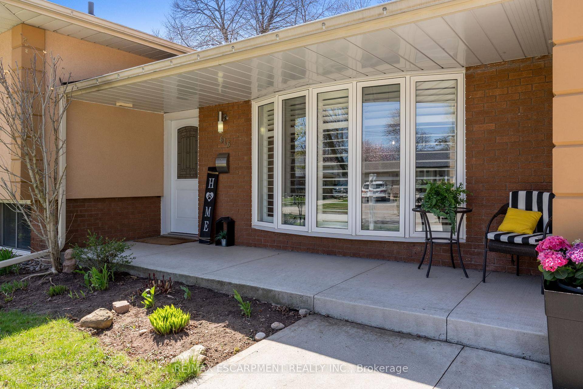 Experience elevated living in this meticulously redesigned 3 level side split, situated on a generous 60 x 110 ft lot in one of South East Burlingtons most desirable neighbourhoods.