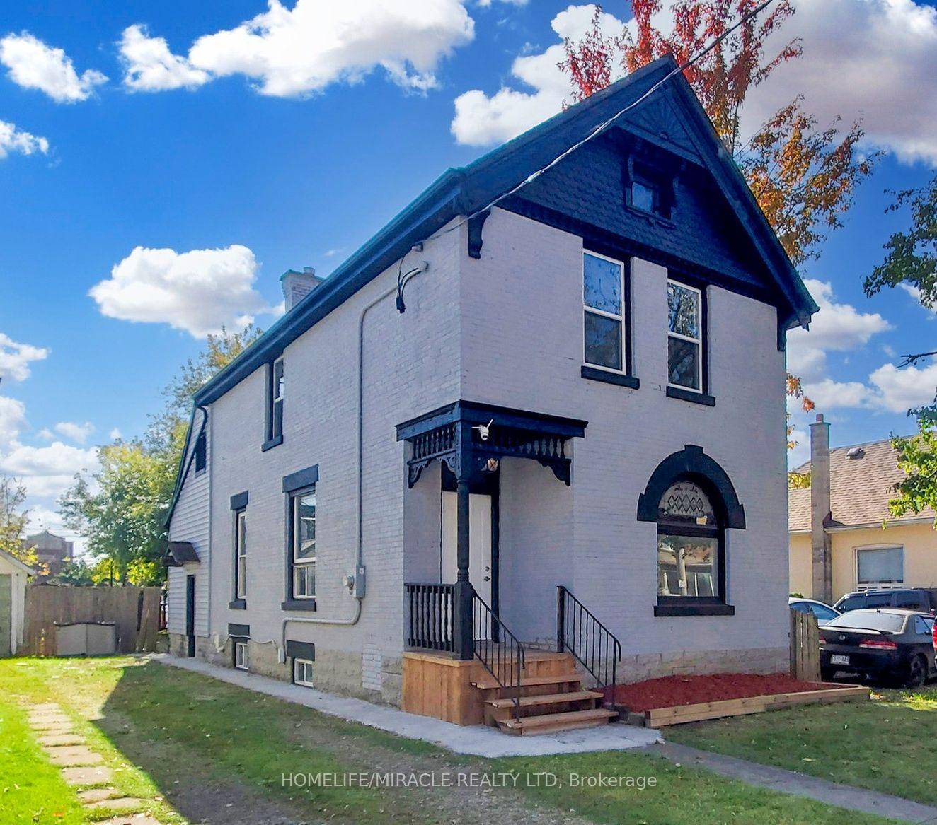 Welcome to 971 Ormsby Street, a stunning duplex nestled in the heart of the vibrant City of London, Ontario !