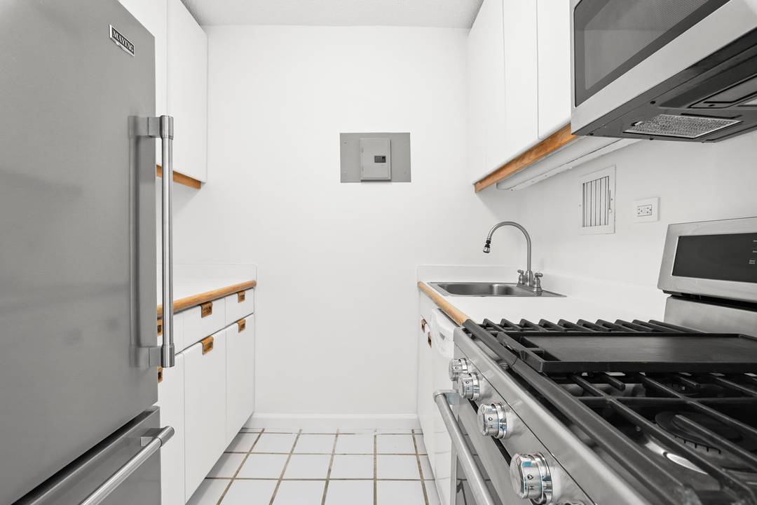 High floor one bedroom one bathroom condo with incredible views.