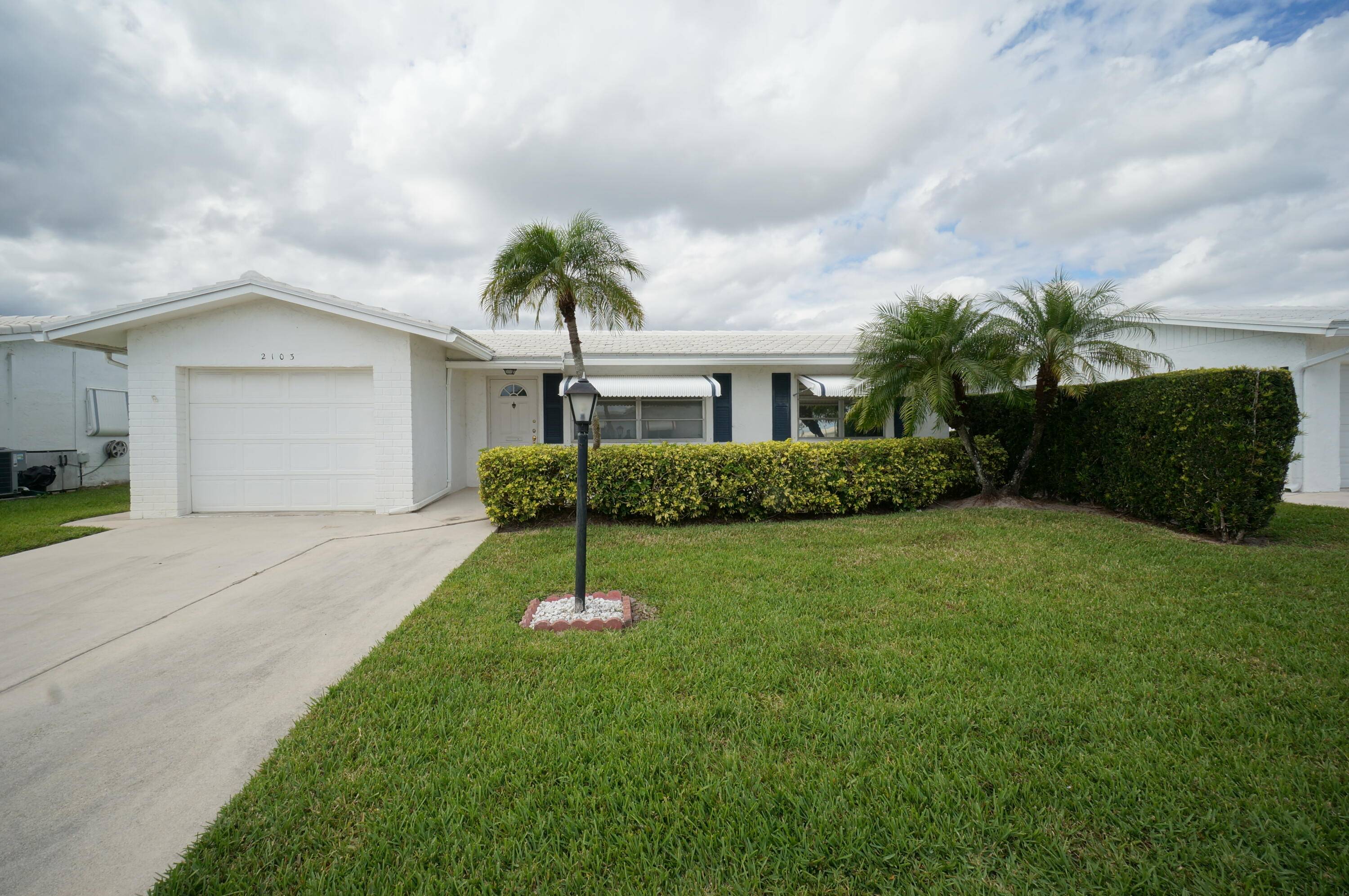 Welcome to this charming well maintained Edgewood model, featuring 2 bedrooms and 2 bathrooms, Florida Room.