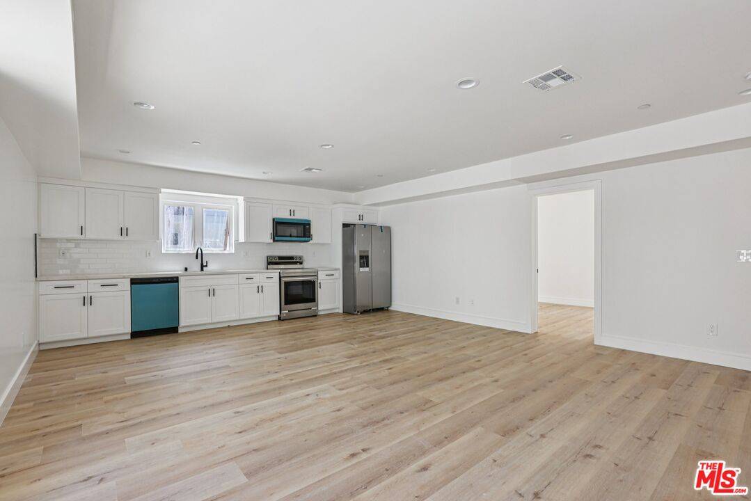 2111 Holly Dr 4BR Hollywood Hills East La