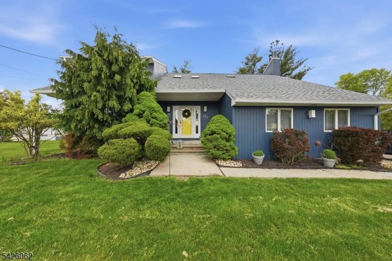 Well maintained 3 bedroom, 3.