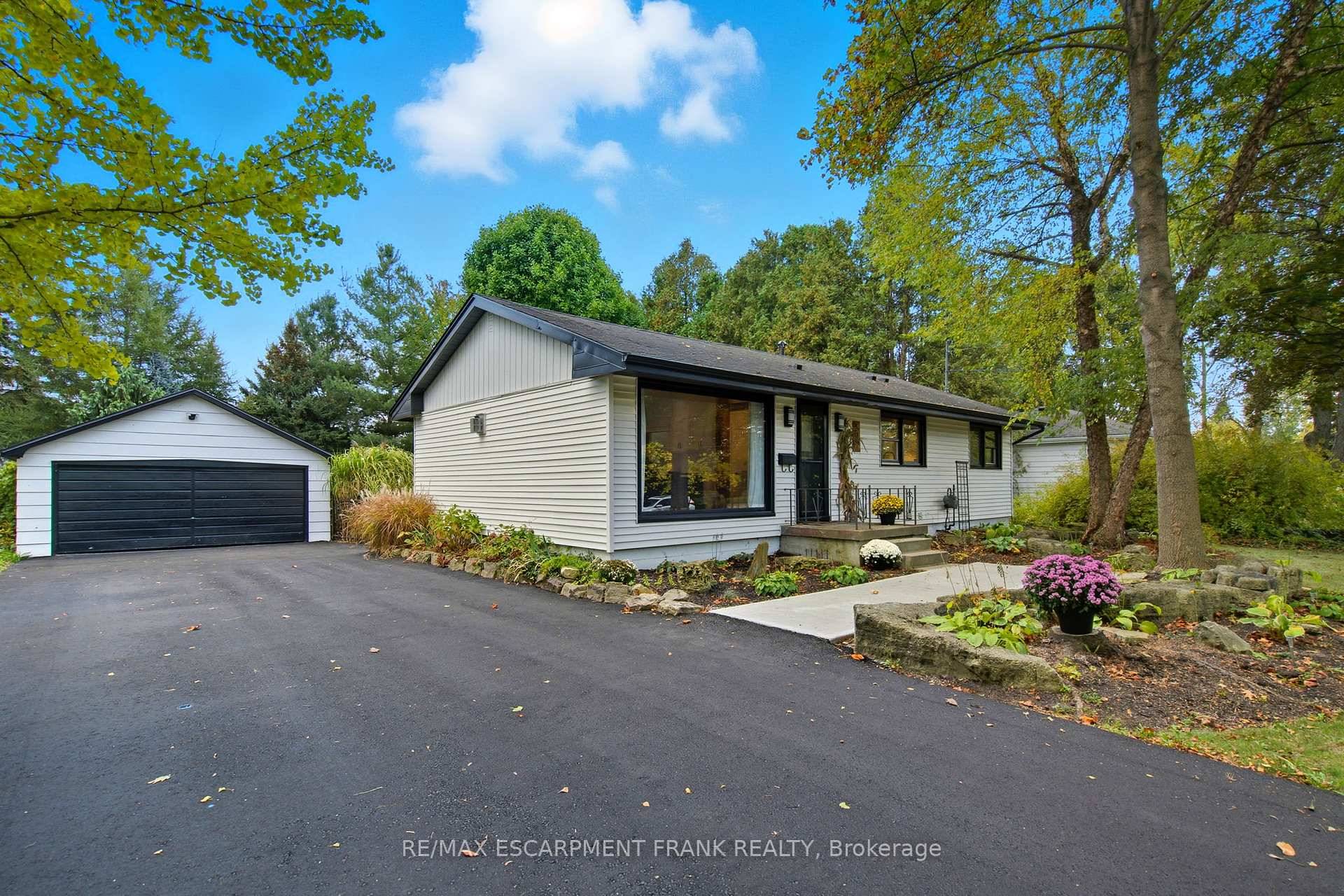 Charming Ancaster Bungalow on Expansive Lot with Luxury Upgrades Welcome to 570 Westview a beautifully reimagined bungalow nestled in the heart of Ancaster, set on a magnificent 88 x 173 ...