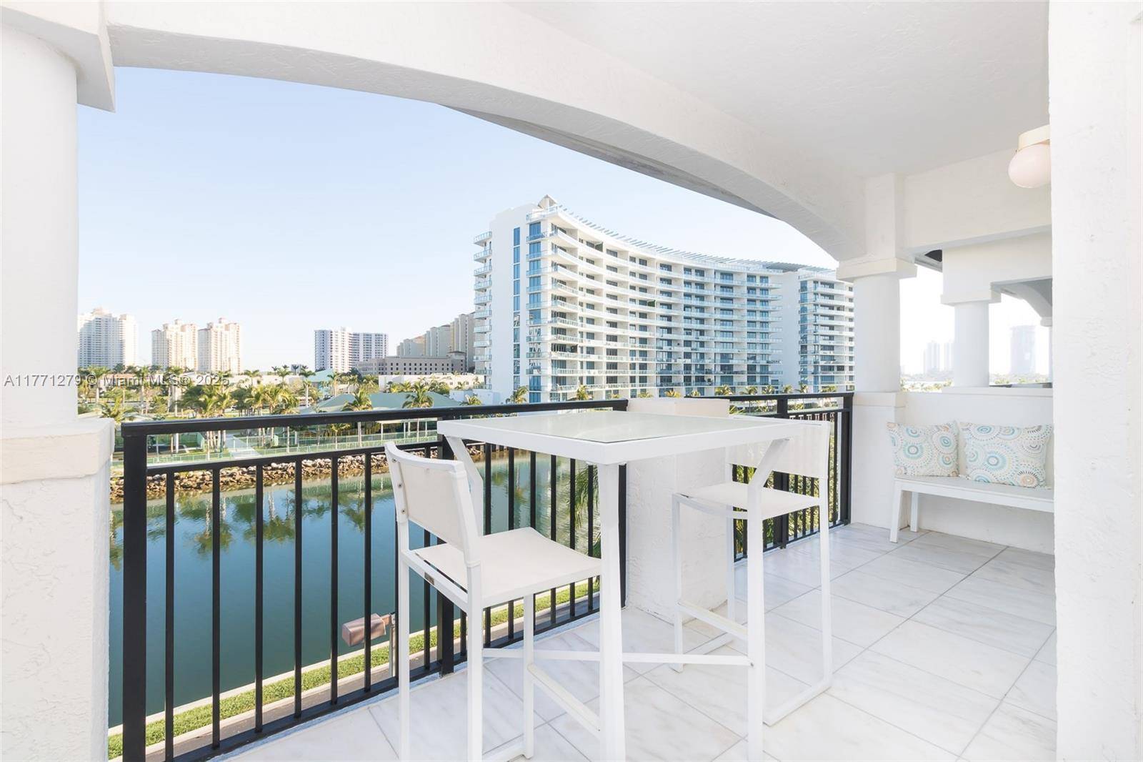 Welcome to this amazing waterfront community offering a true resort lifestyle !