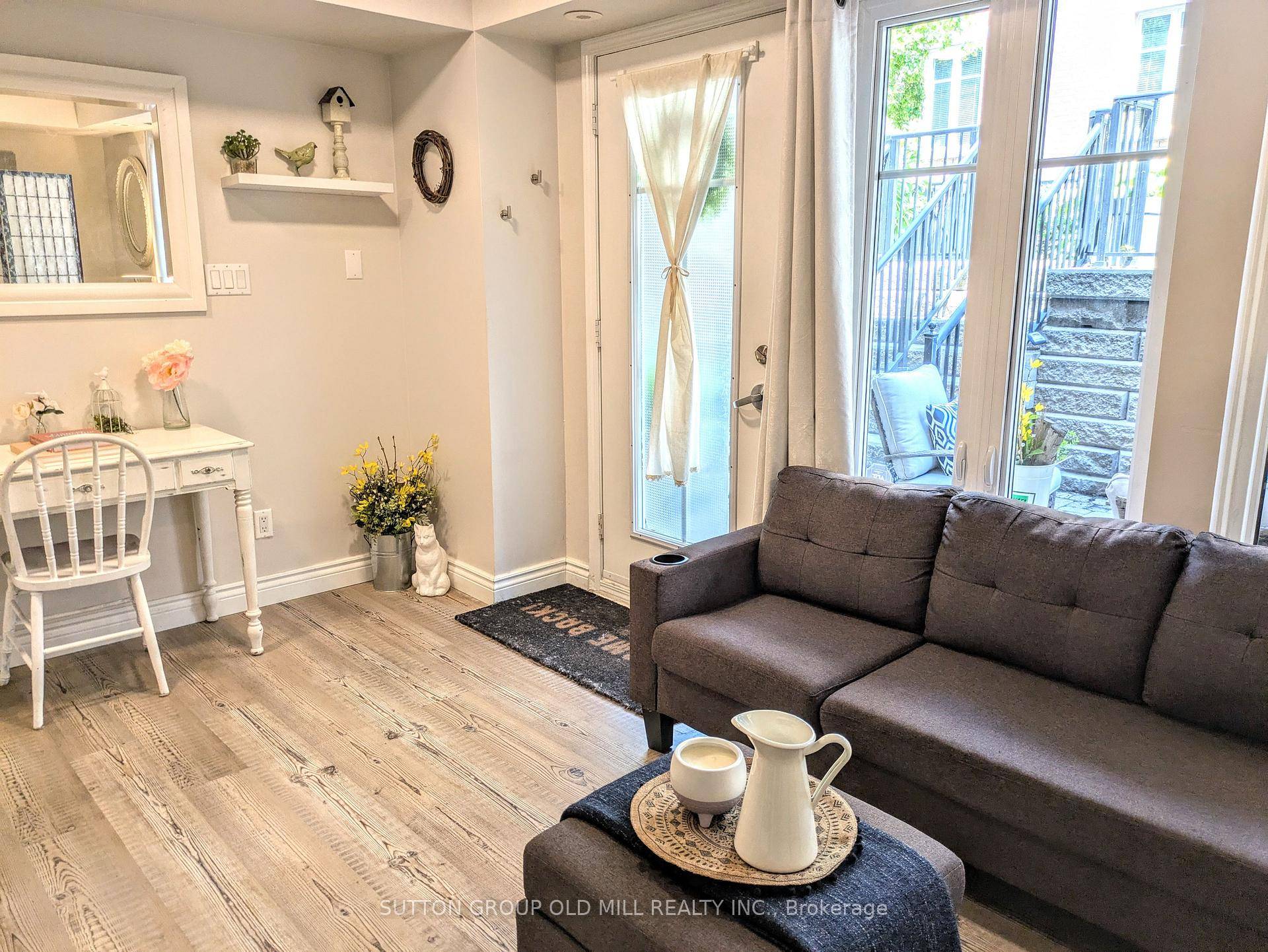 Welcome to your new modern studio oasis in the heart of Liberty Village !