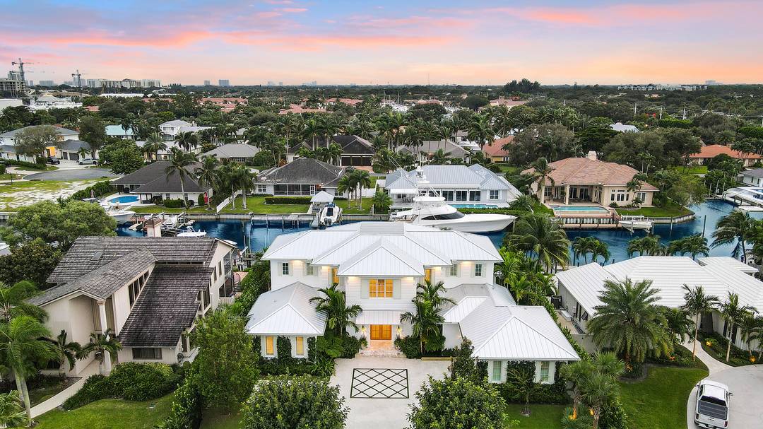 Build your dream estate in the highly coveted Village of North Palm Beach !