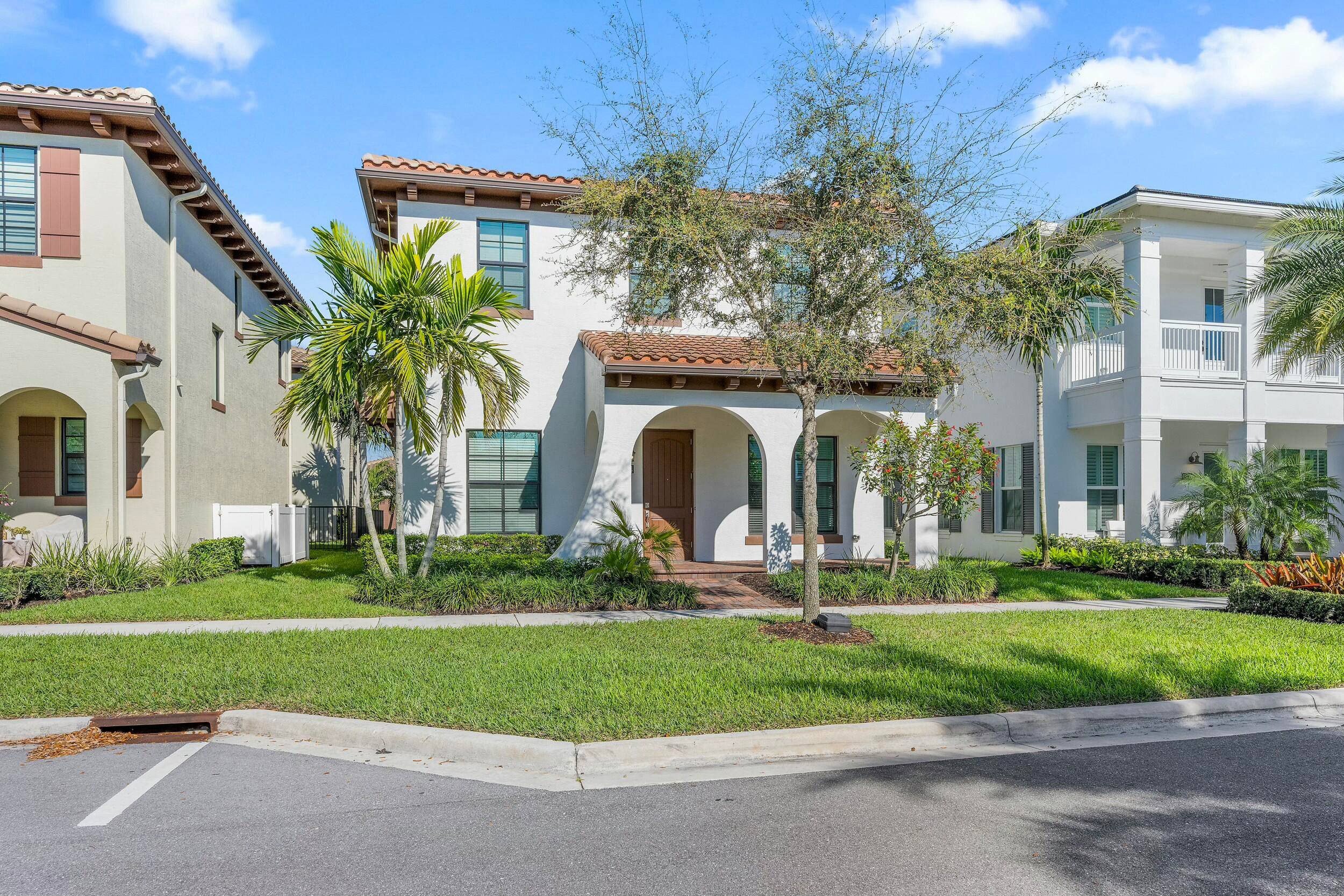 Located on a nice quiet street in the community of Alton, this stunning Lancaster Model offers a spacious open floor plan featuring 3 bedrooms, 3.