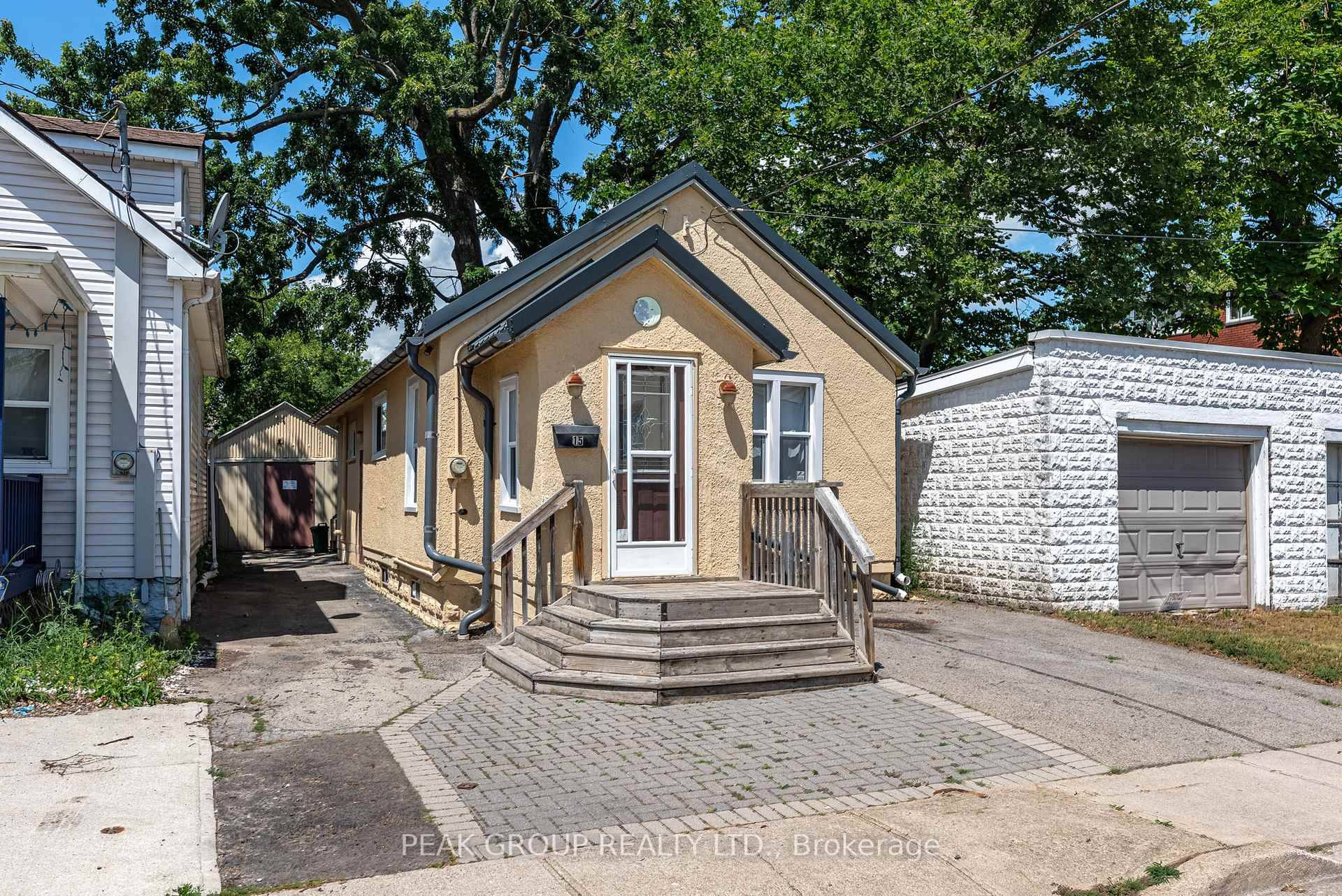 Affordable living ! This charming 2 bedroom bungalow is the perfect starter home located in downtown Welland close to all amenities, public transit and the Welland Canal.