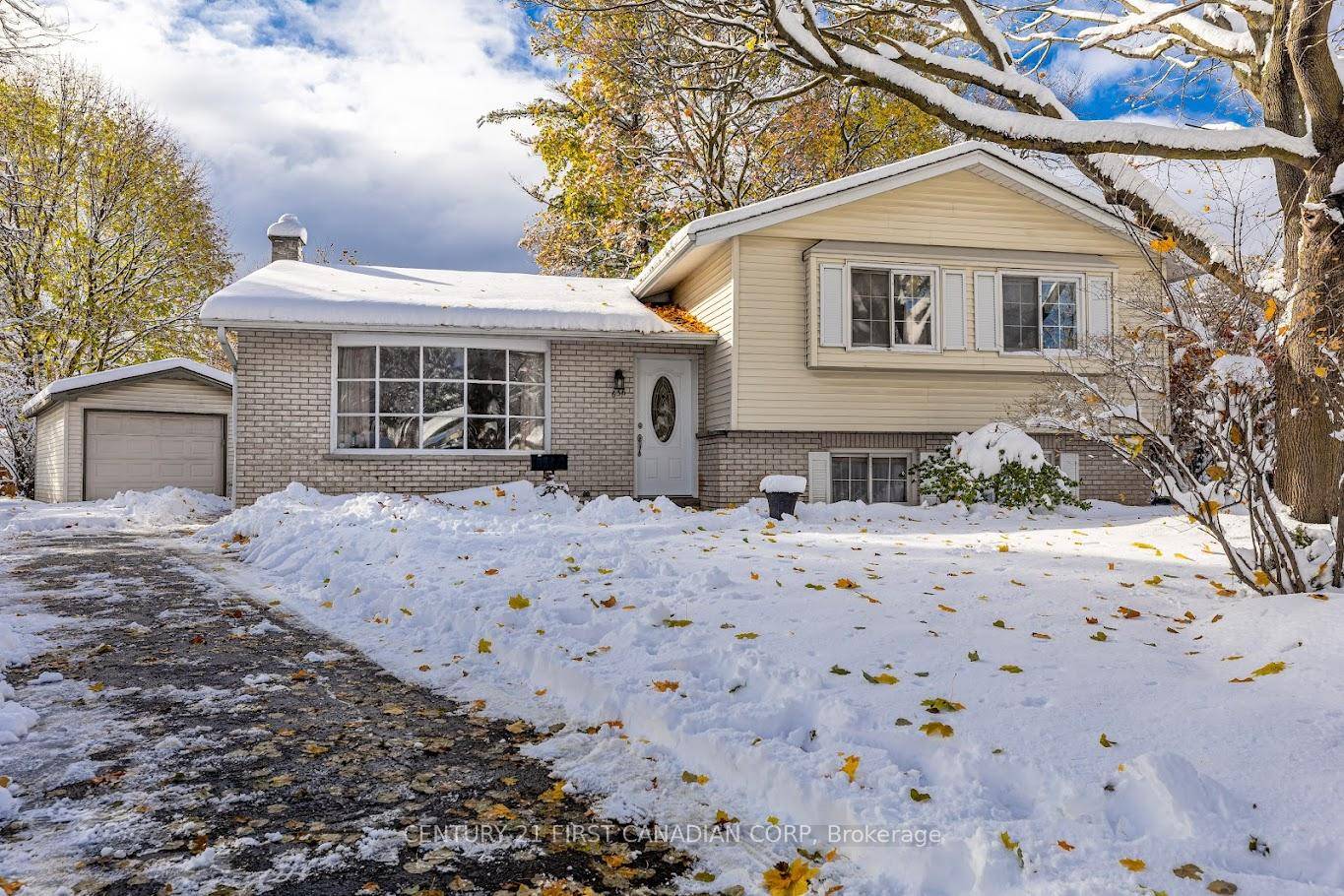 Welcome to this beautiful side split home nestled in one of North London's most sought after neighbourhoods.