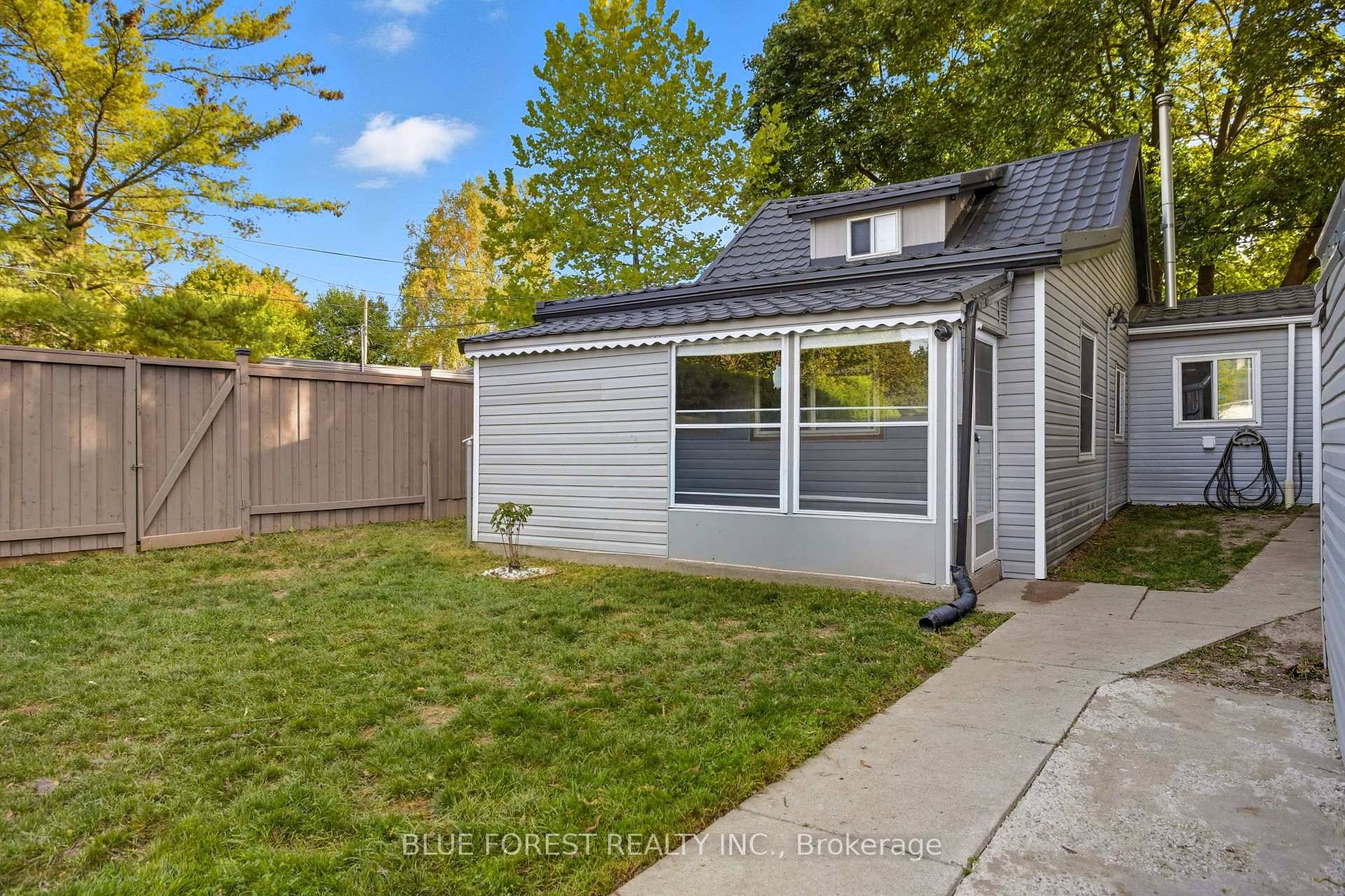 Investor special or perfect project home !