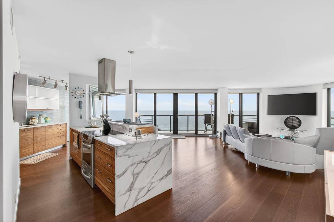 This absolutely stunning Lower Penthouse SE corner condo gives you 180 degrees views !