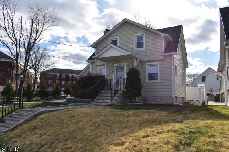 Full home for rent featuring a spacious and functional layout with a living room, dining room, and kitchen on the first floor, 3 bedrooms and 1 full bathroom on the ...