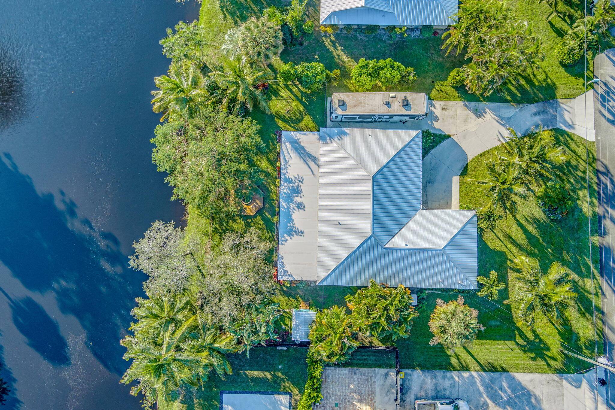 Welcome to the beautifully updated Papaya Village home in Hobe Sound, Florida !