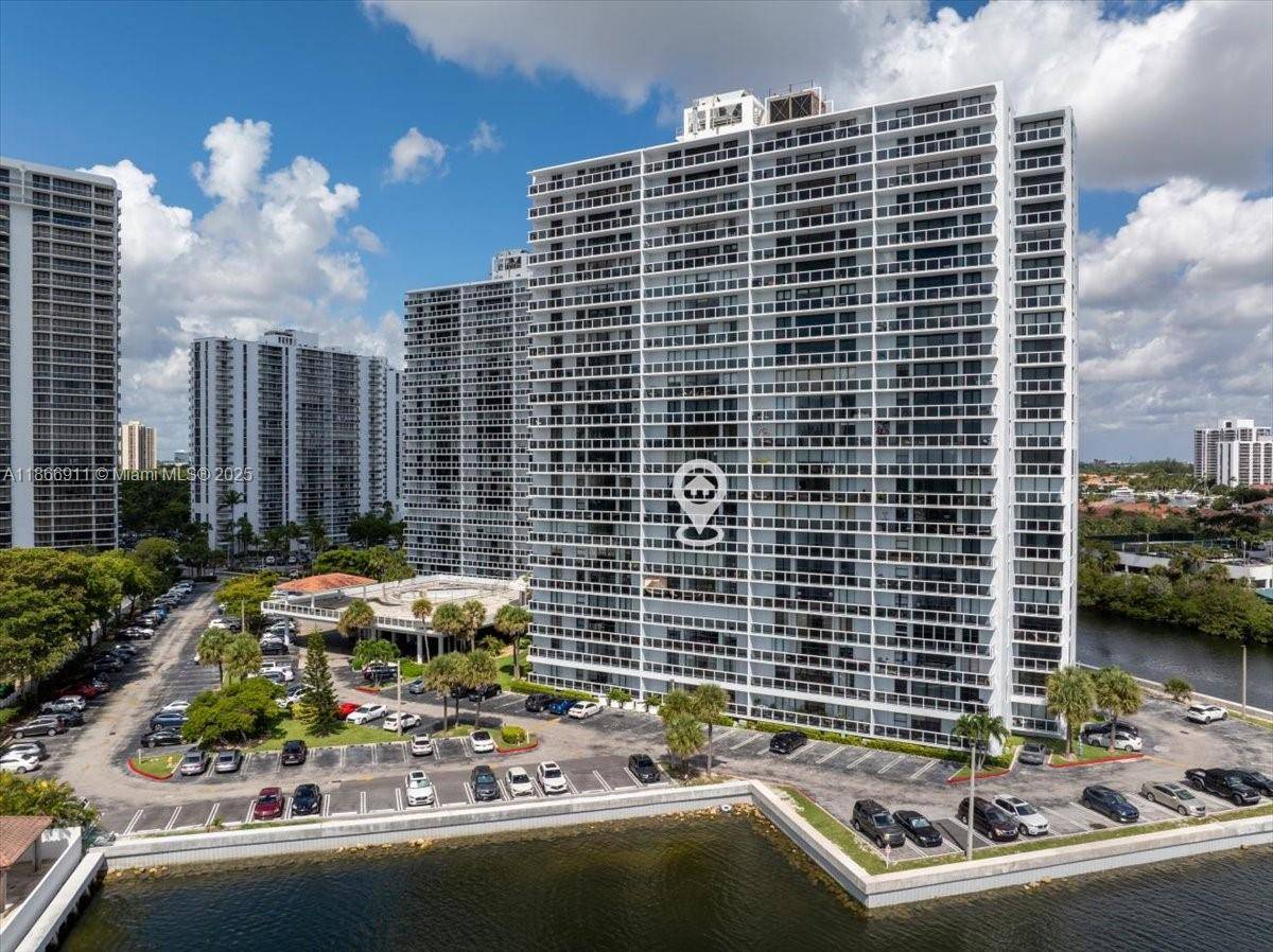 Unobstructed views of the Intracoastal, Golden Beach, and the ocean !