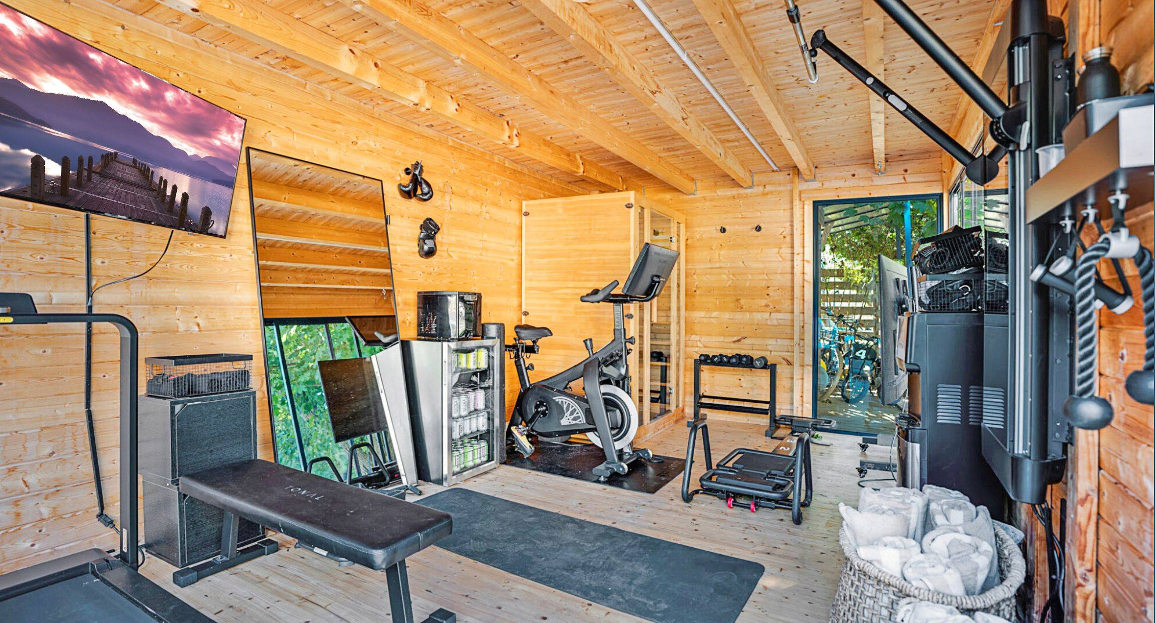 Chic Montauk Home with Pool, Jacuzzi, & Fitness Studio