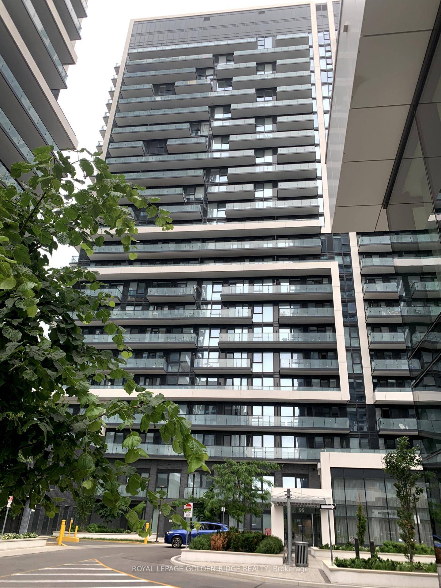 This lovely Pemberton built condo right one of the most desired locations in Richmond Hill.