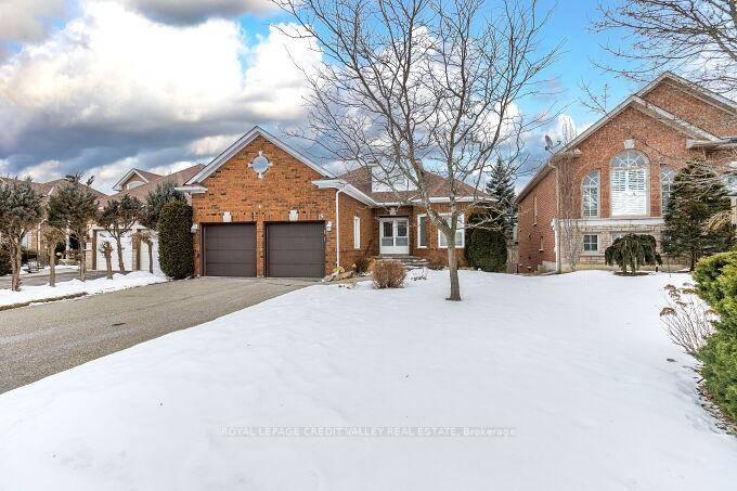 Welcome to this Charming 3 Bedroom Bungalow in the sought after subdivision of Valleywood.