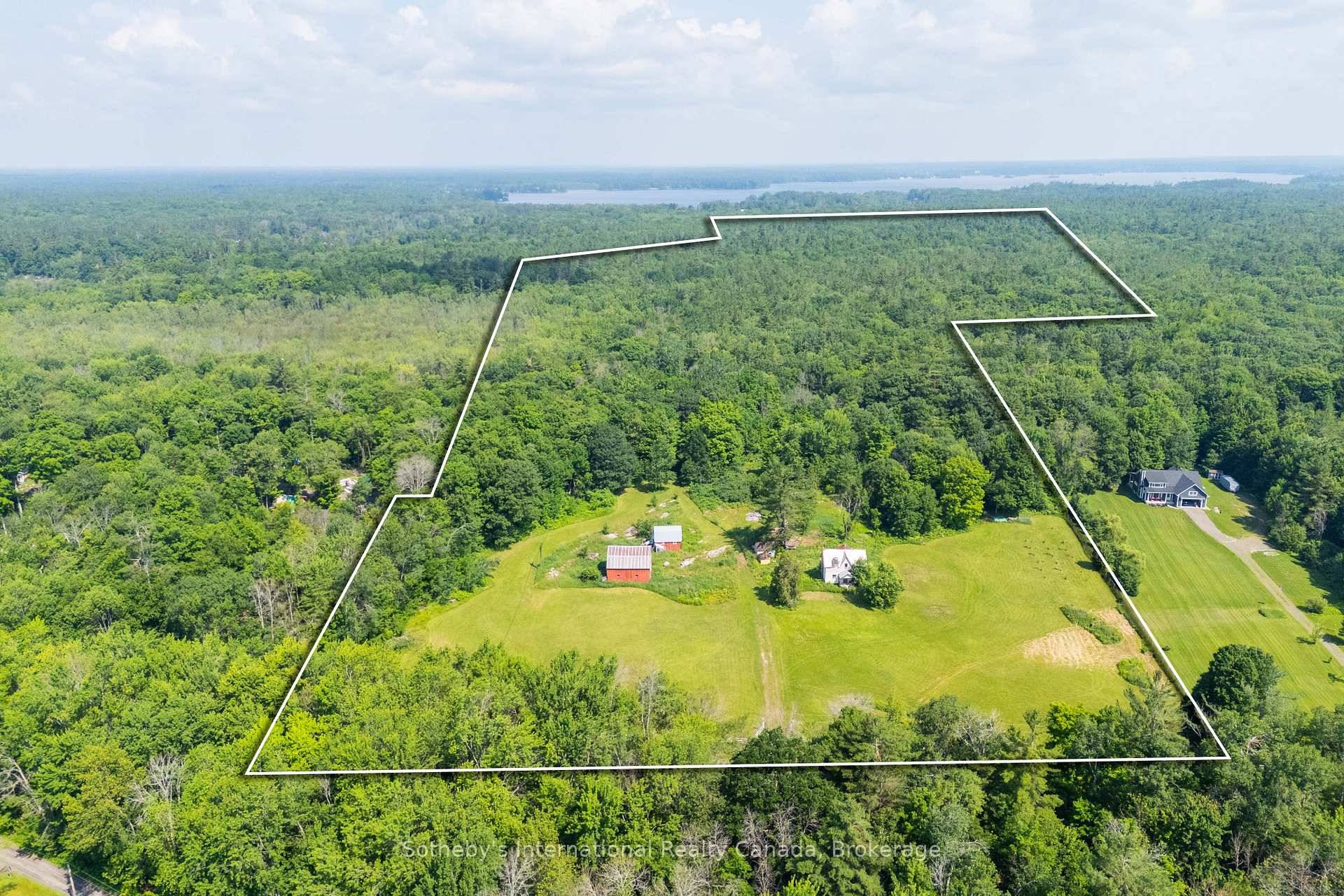 Welcome to your dream farmstead in Severn Bridge, Ontario !