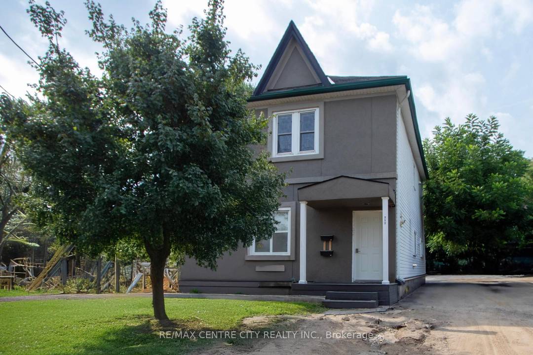 Centrally located duplex in Old East Village.