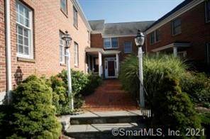 Luxury townhouse in the center of the village !