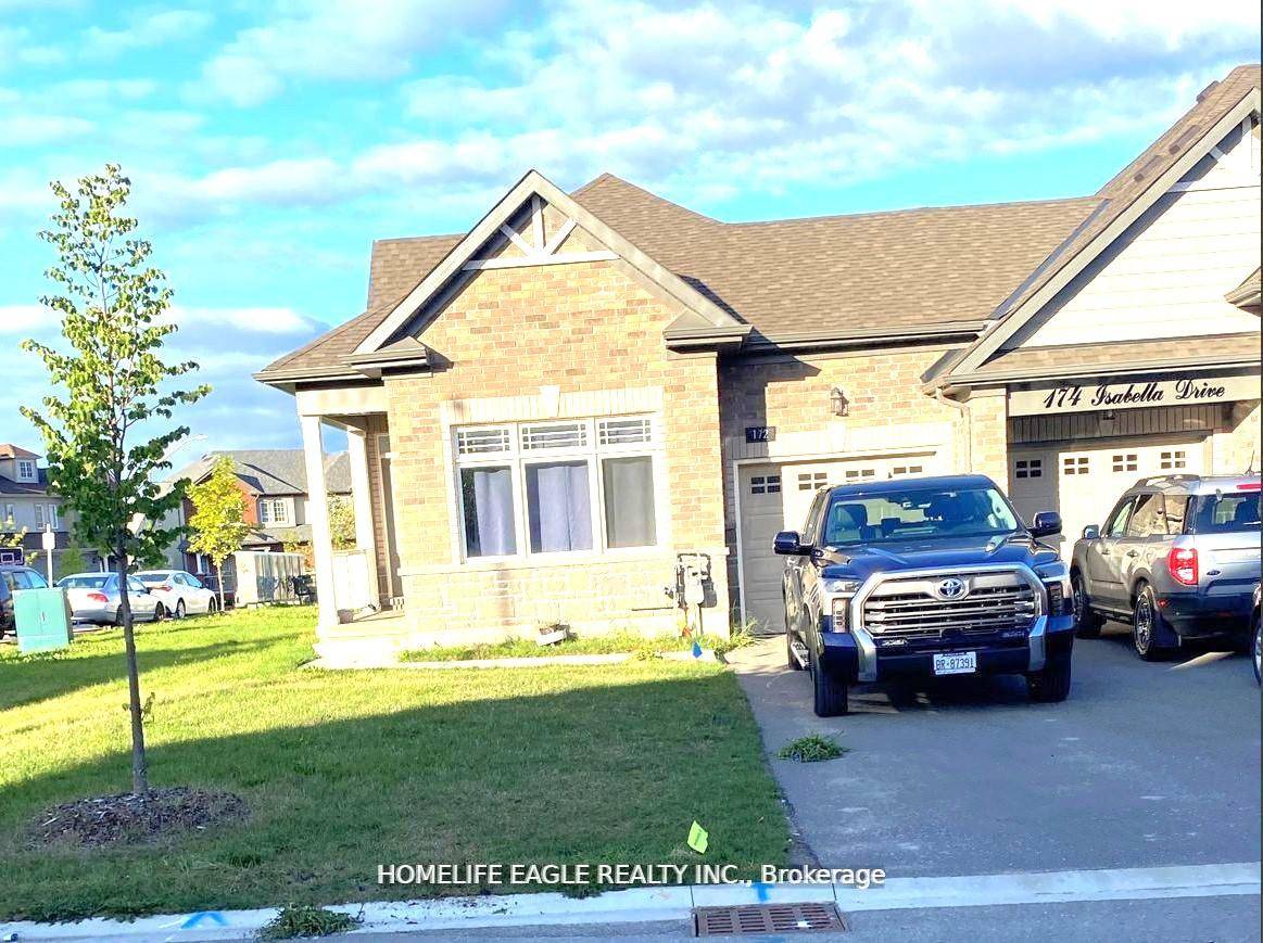 Corner unit attached only by the garage feels like a detached home !