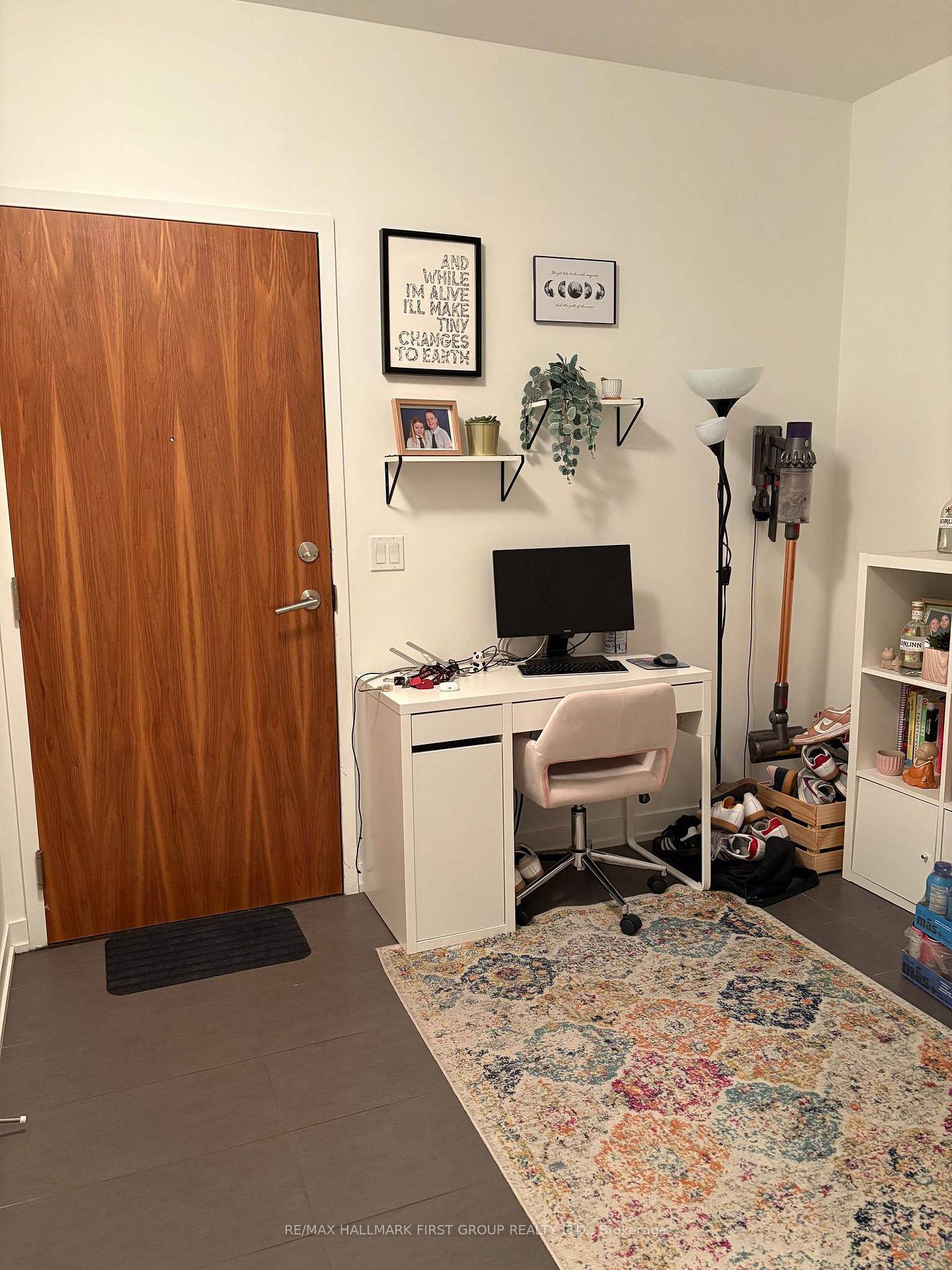 Welcome to Unit 1912 at 170 Fort York Blvd a stylish and functional 1 bedroom den condo in the heart of downtown Toronto.