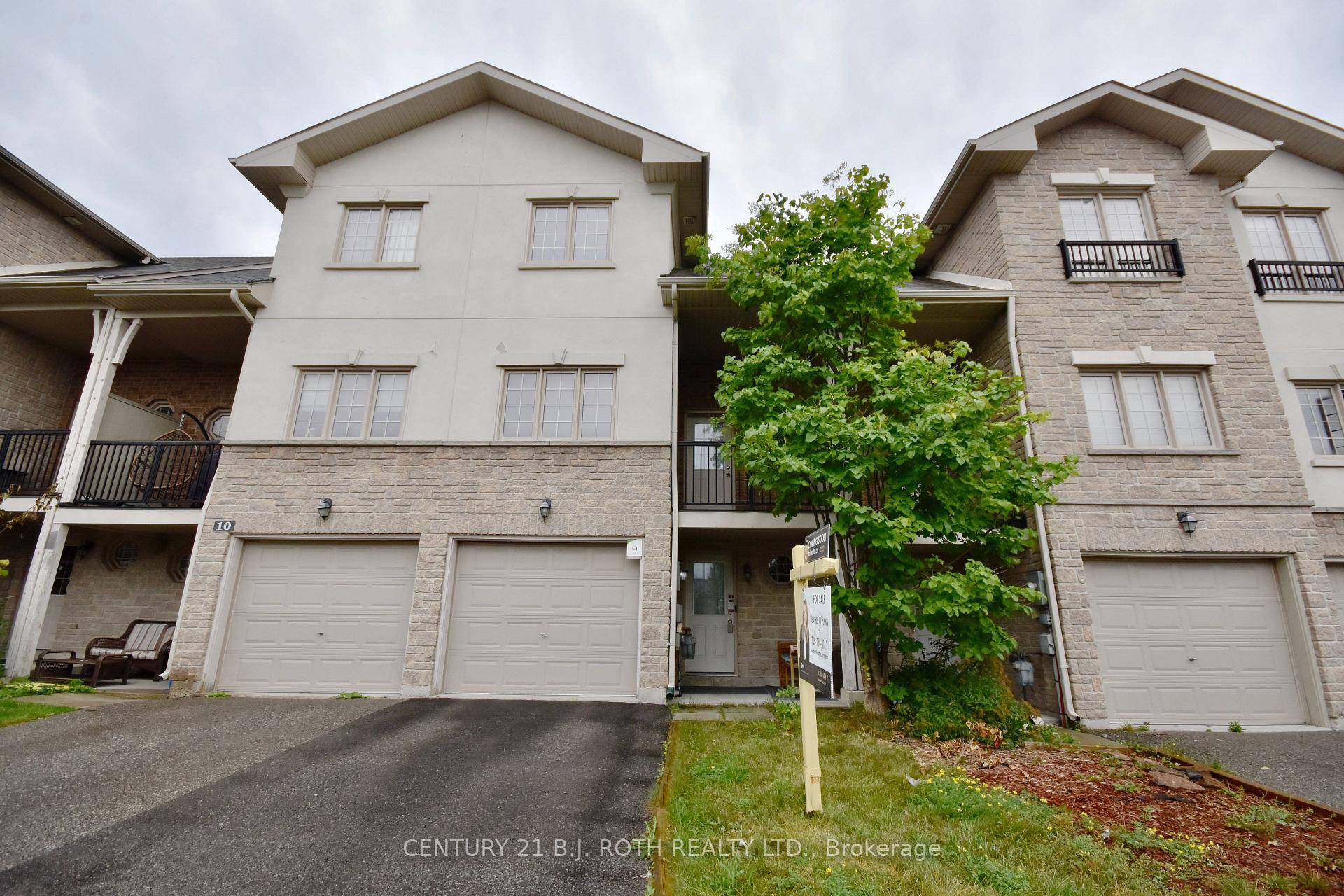 Updated townhouse with private visitor parking.
