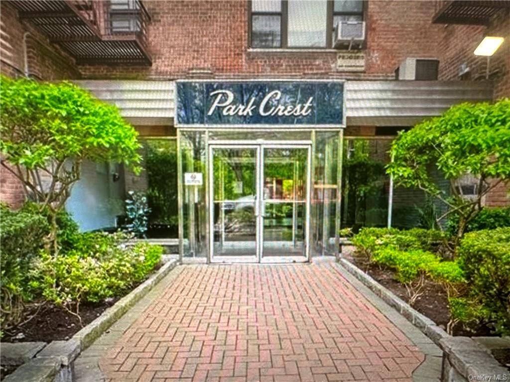 Prestine 2 Bedroom 1 Bath Coop in move in ready condition.