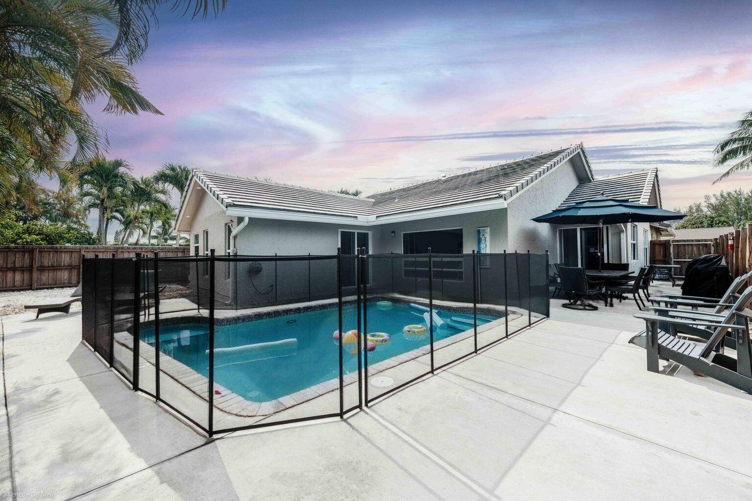 4 bdr 3bath Pool Home in the heart of central Boca.