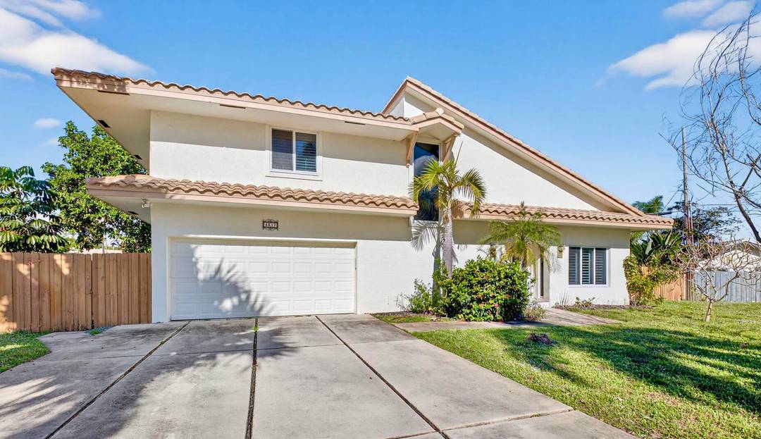 Welcome to your ideal East Boca Raton retreat, perfectly situated just 5 min from the beach.