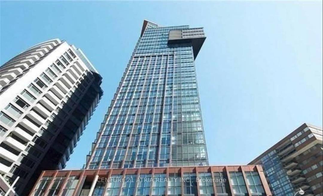 Absolutely stunning 10 Penthouse with soaring 10 ft ceilings and the most sought after North East corner exposure.