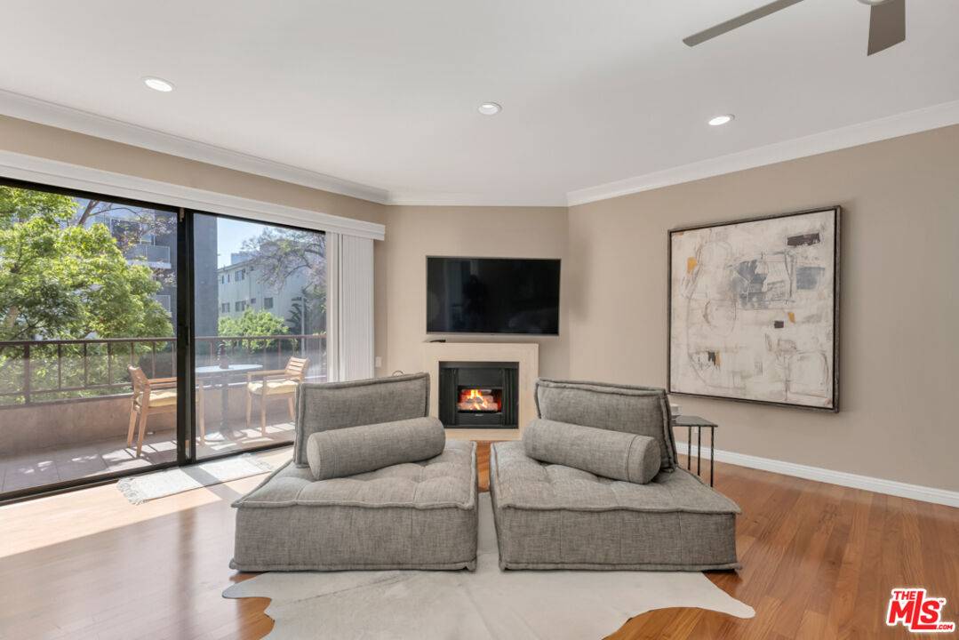 1124  N Kings Rd 2BR Sunset Strip La