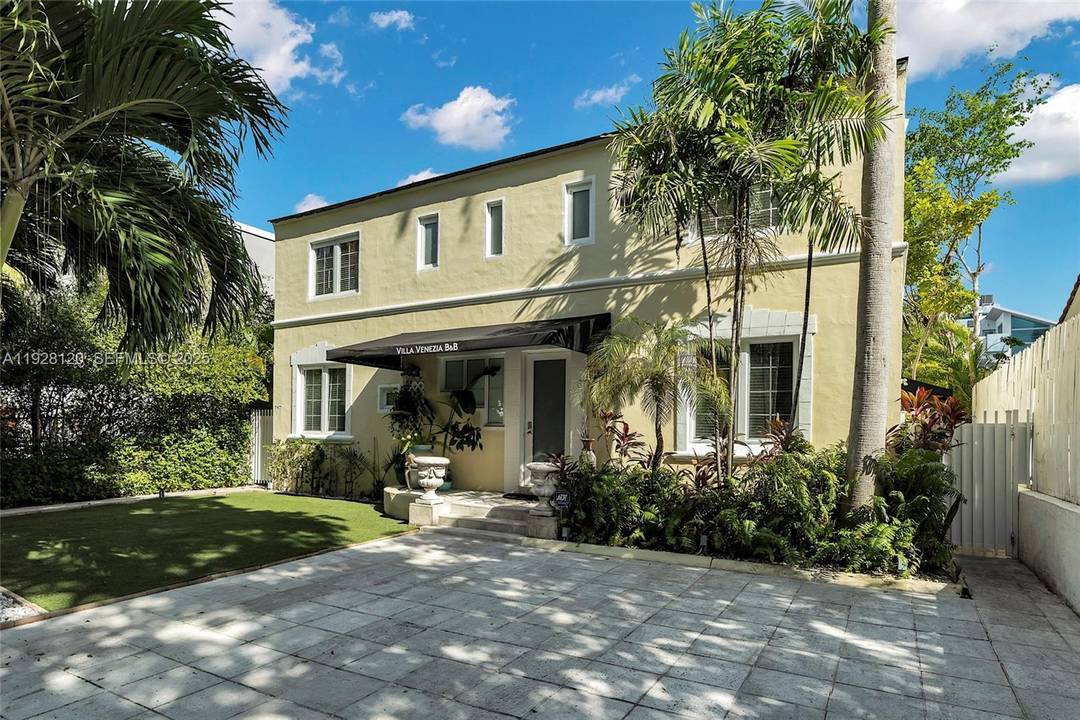 Villa Venezia is a gated 7, 500 Sq.