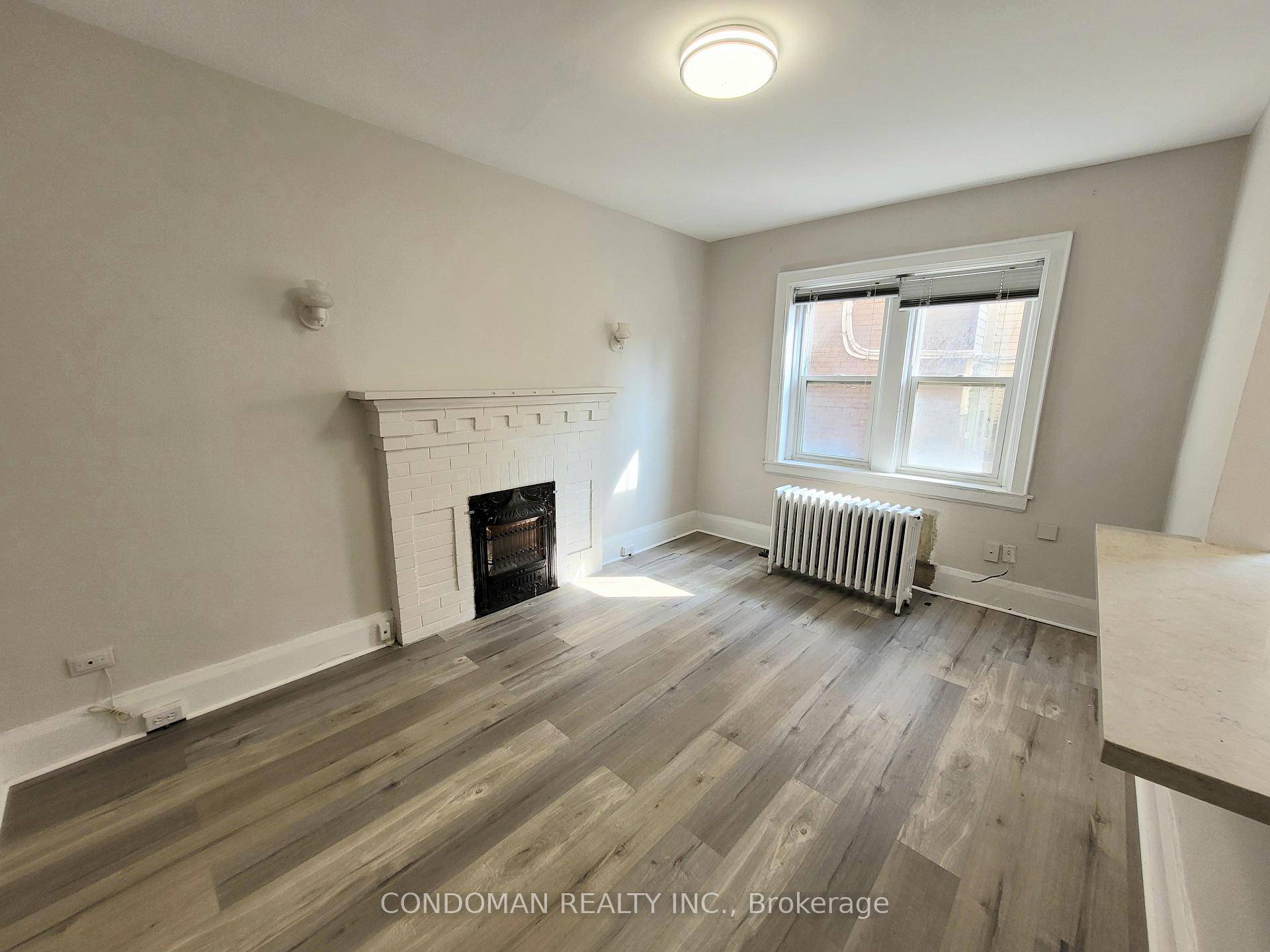Perfect Location ! Bright, Spacious 1 Bdrm Apartment In Unique, N.