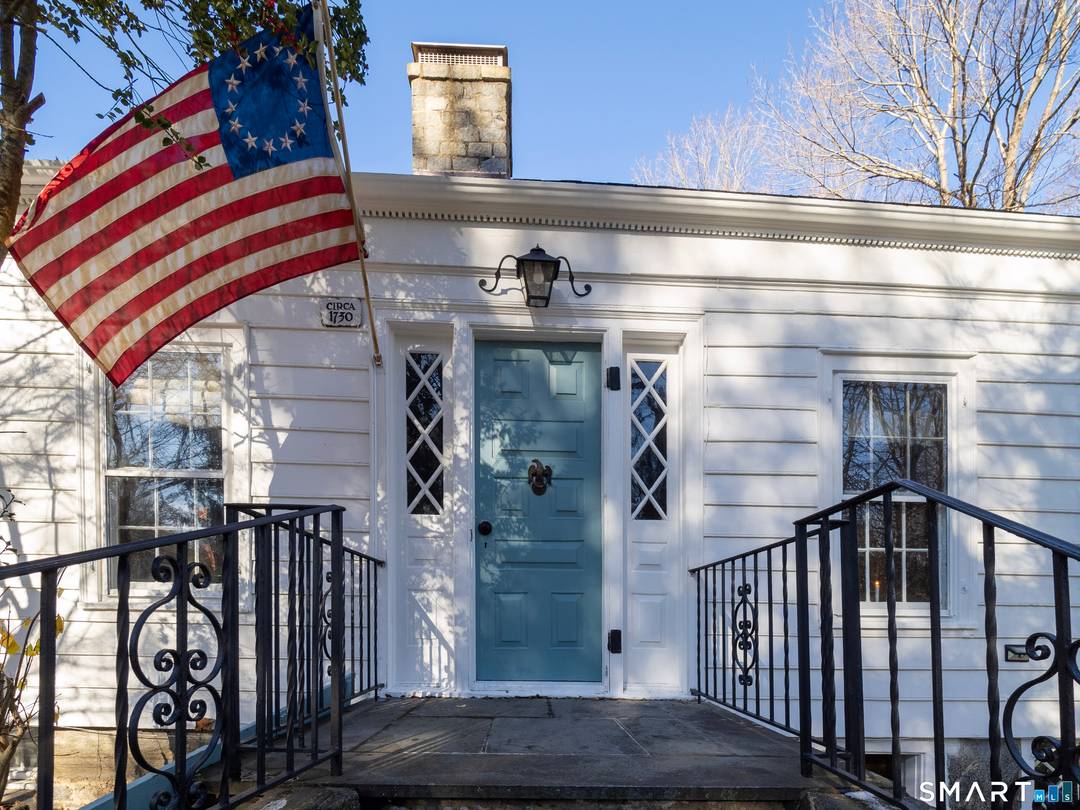 Antique lovers bring your vision and discover the incredible potential this home has to offer !