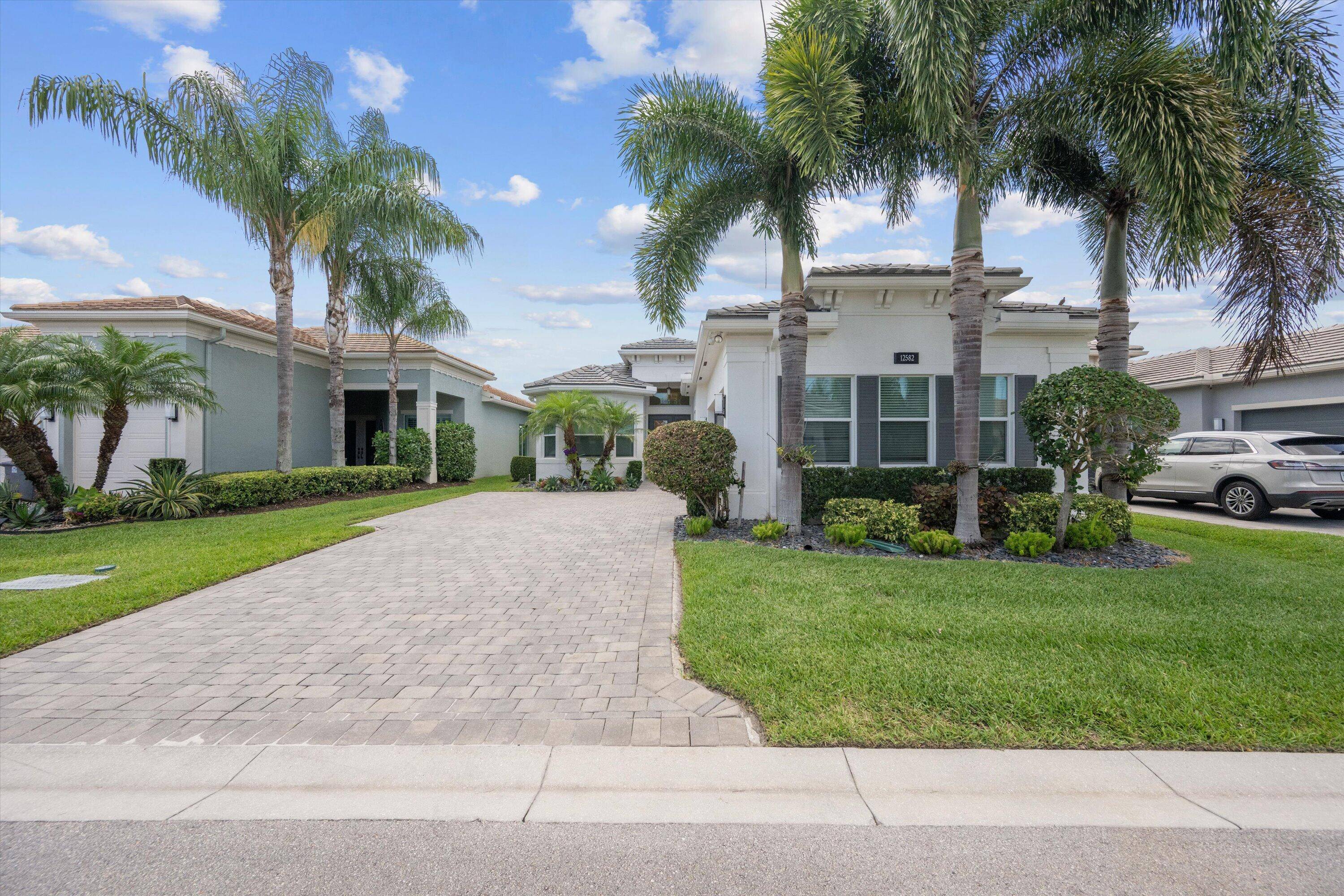 Welcome to Your Luxurious Retreat in a Premier 55 CommunityDiscover refined living in this elegant 2 bedroom, 2.
