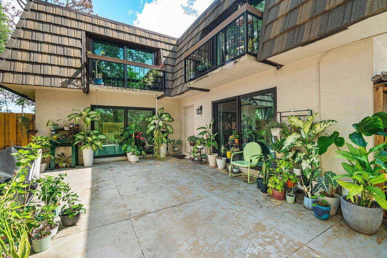 Bright, Beautiful Move In Ready !